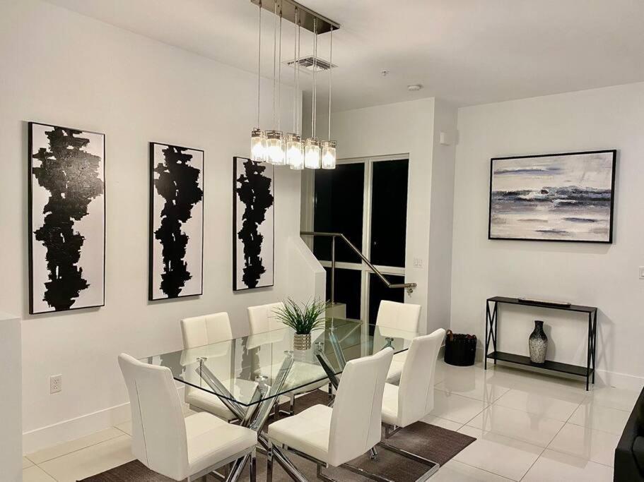 Across The Ocean Few Steps To Beach Contemporary Three Bedroom Townhouse Pompano Beach Exterior foto