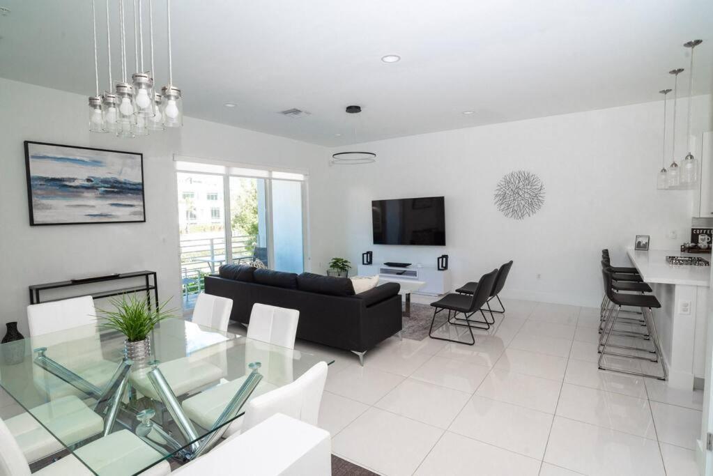 Across The Ocean Few Steps To Beach Contemporary Three Bedroom Townhouse Pompano Beach Exterior foto