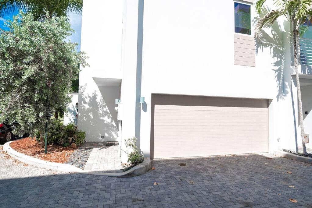 Across The Ocean Few Steps To Beach Contemporary Three Bedroom Townhouse Pompano Beach Exterior foto
